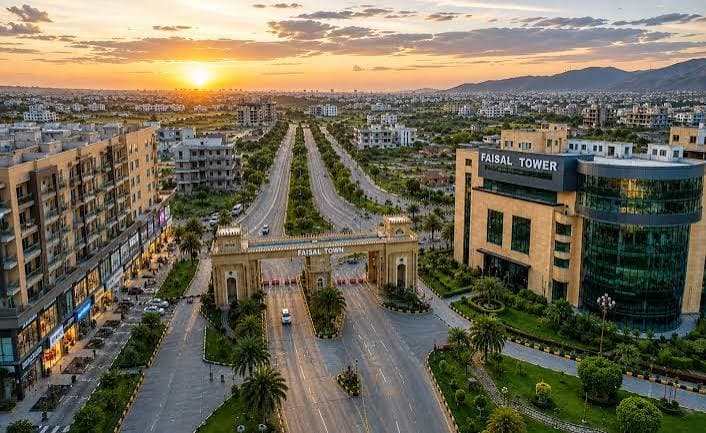 Main Boulevard & Greenery